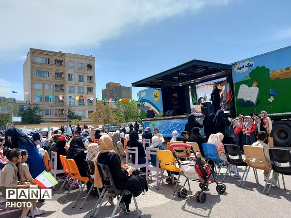 هم صدا با دختران شهید مینابی در روز دختر