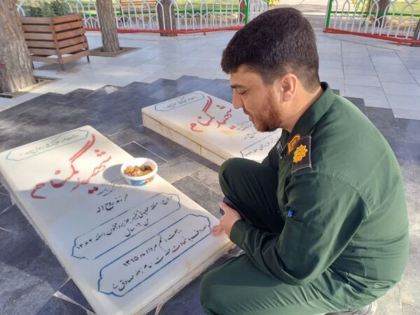 اقامه نماز با شکوه عید فطر به امامت امام جمعه حبیب آباد