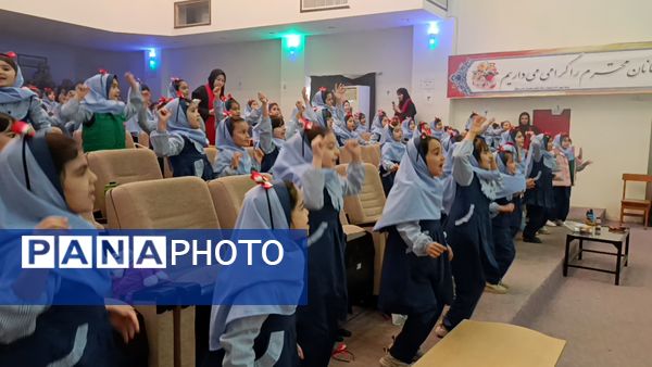 جشن یلدای مدرسه غیر دولتی مهر و ماه آشخانه 