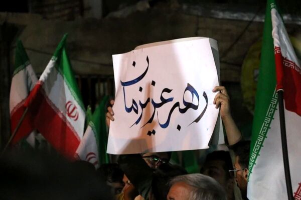 سرکان یکپارچه در اجتماع یادبود رهبر؛ تجمع شبانه با پخش زنده ملی