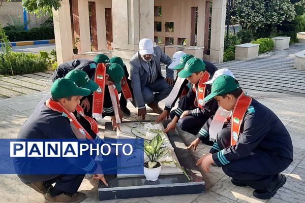 استقبال دانش‌آموزان پیشتاز از فرمانده سپاه استان تهران در اداره کل آموزش و پرورش شهرستانهای تهران