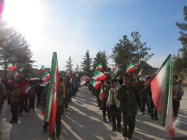 قاب پانا خاتم از شادی و نشاط دانش‌آموزان 