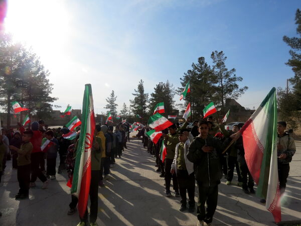 قاب پانا خاتم از شادی و نشاط دانش‌آموزان 