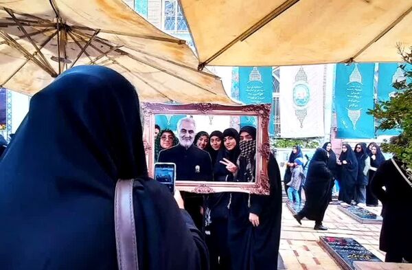 روز برفی گلزار شهدای کرمان 