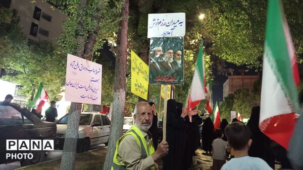 شبی دیگر از همبستگی مردم و تجدید بیعت با رهبری در بروجرد