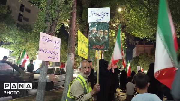 شبی دیگر از همبستگی مردم و تجدید بیعت با رهبری در بروجرد