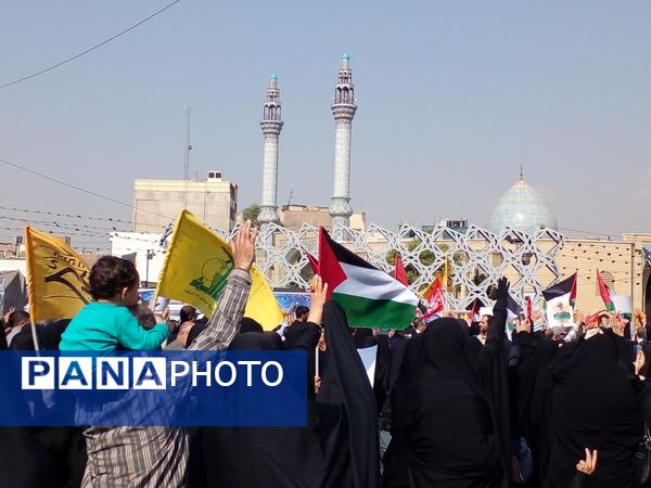 تشیع پیکر مطهر شهید عباس نیلفروشان با حضور پر شور مردم