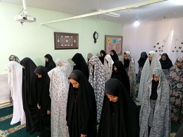 نمازجماعت دردبیرستان حاج مهدی روحانی ارغا