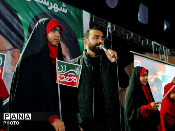 نسل نو در گلوگاه پای کار وطن