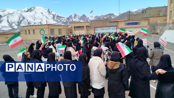 طنین چهل و هفتمین زنگ انقلاب در مدارس شهرستان هوراند