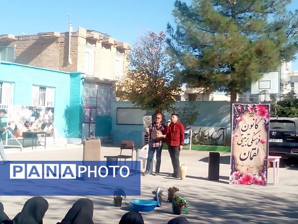 تئاتر خیابانی ارتفاعات الله اکبر در دبیرستان فاطمیه