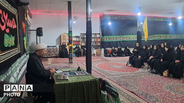 مراسم روضه‌خوانی در مسجد صاحب‌الزمان(عج) عرب آباد چهارباغ