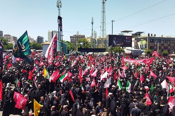 پیش به سوی تشییع رهبر شهیدمون-۲