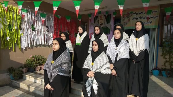 طنین زنگ انقلاب در مدارس گلوگاه