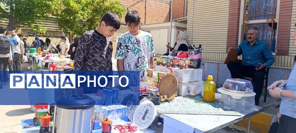 برپایی بازارچه در مدرسه ولیعصر آشخانه 
