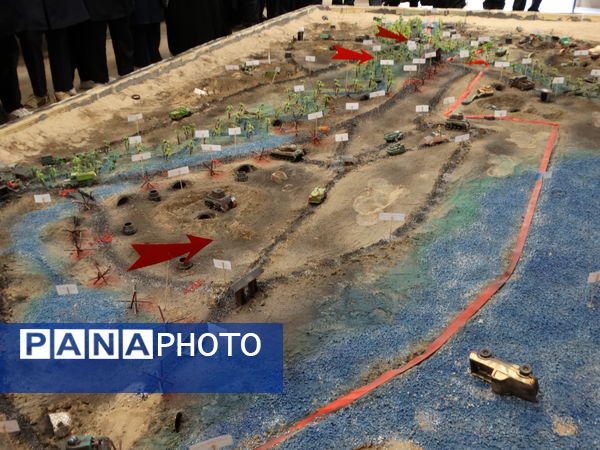 بازدید دانش‌آموزان از موزه دفاع مقدس شهرکرد