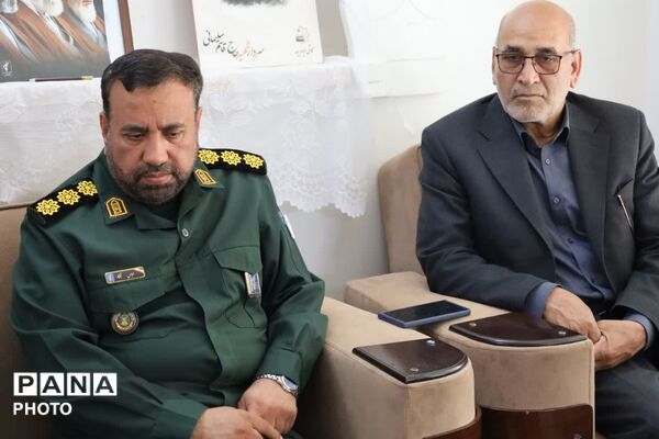 دیدار مسئولین با خانواده ی شهیده فاطمه موحدان