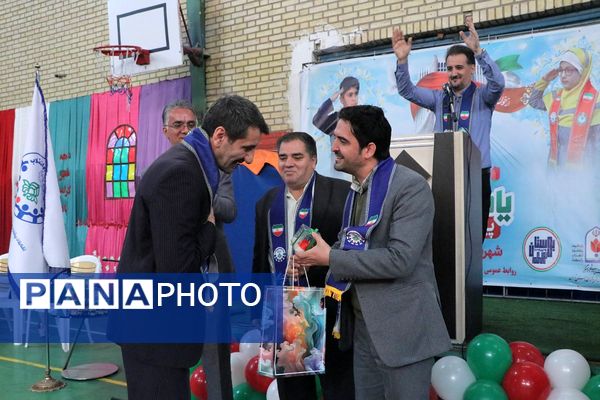 بهارستان دو صحنه همفکری، همدلی و همکاری پیشتازان در همایش یاوران انقلاب
