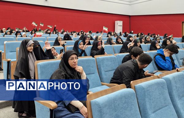 اجتماع بزرگ دانش‌آموزان بسیجی در هفته بسیج