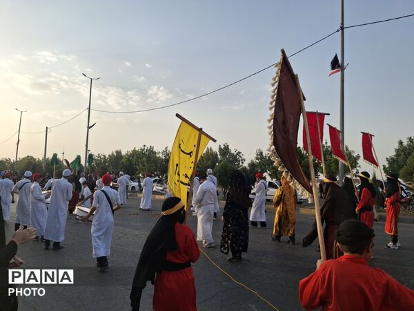 حرکت نمادین کاروان اسرای کربلا در شهر آوه