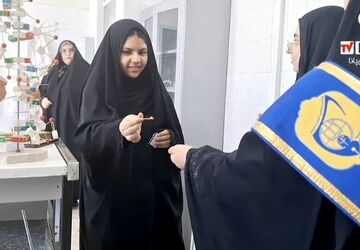 نمایشگاه دستاوردهای انقلاب در دبیرستان حضرت فاطمه زهرا(س) شهر کهک