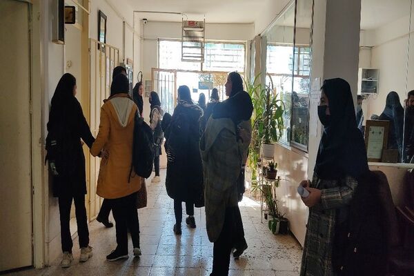 ارائه بیلان ترم اول و عملکرد تحصیلی دانش‌آموزان دبیرستان شهید مجید دهنوی نیشابور