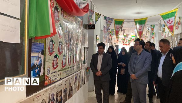 گشایش نمایشگاه مدرسه انقلاب در هنرستان عالمه باخرز