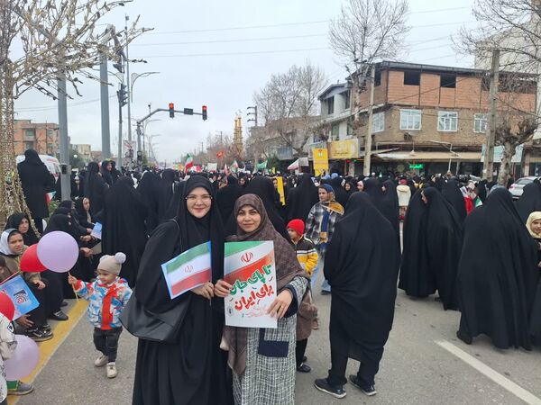 نبض انقلاب در خیابان‌ها تپید