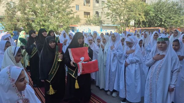 آیین افتتاح طرح مصباح الهدی با عطر پرچم حسینی در دبستان هدی