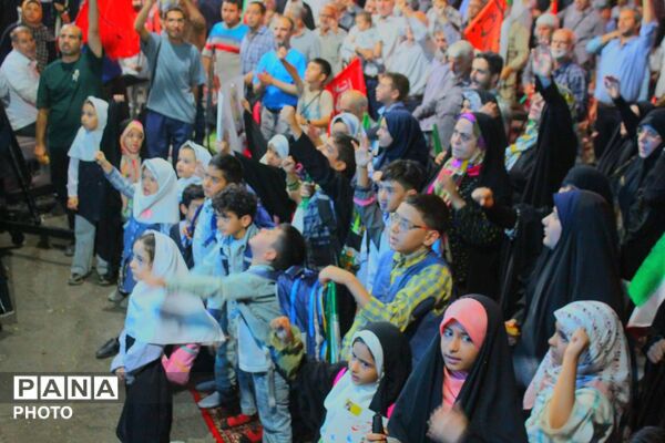 یادبود ۱۶۸ شهید دانش آموز میناب در میدان امام خمینی ورامین