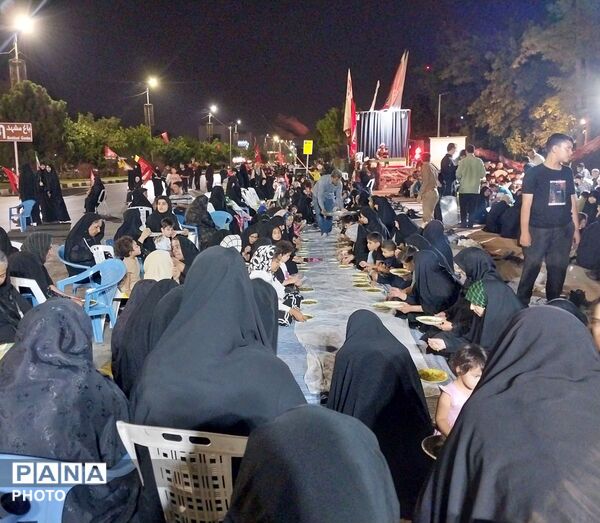 گرامیداشت چهلمین روز تدفین آقای شهید ایران و برگزاری مراسم شب شهادت امام حسن عسکری(ع) با حضور ۸۰۰ نفر