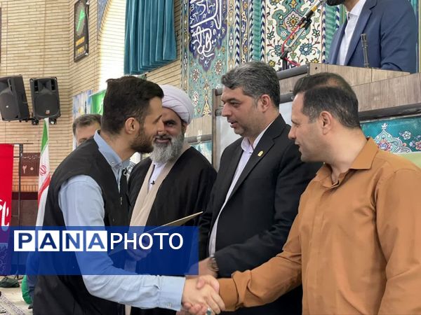 حضور مردم و  فرهنگیان متدین ملارد در صفوف نماز جمعه 