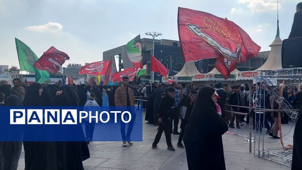 حضور پرشور دانش‌آموزان و اقشار مختلف مردم مشهد در راهپیمایی یوم‌الله ۱۳ آبان