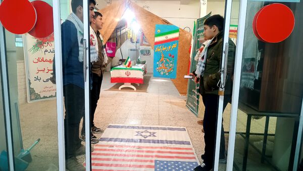 گذری بر روز اول و روز دوم نمایشگاه دهه فجر دبیرستان شاهد ابوذر غفاری