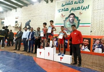 مسابقات کُشتی چند جانبه جام رمضان در  حاجی‌آباد 