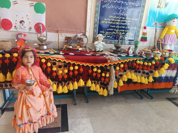 نمایشگاه صنایع دستی و جشنواره غذاهای سنتی به‌مناسبت دهه فجر 