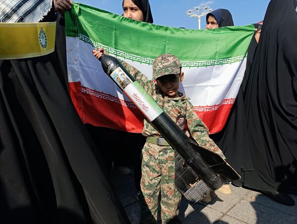 راهپیمایی روز دانش آموز و مبارزه با استکبار در مشهد 