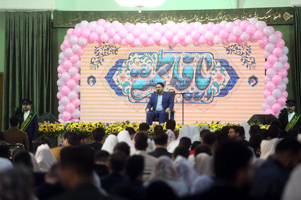 جشن ازدواج ۷۳۰ زوج دانشجوی در حرم حضرت معصومه(س)
