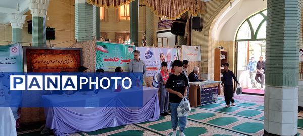 پاسخگویی مسئولان شهرستان باخرز به مردم در میز خدمت