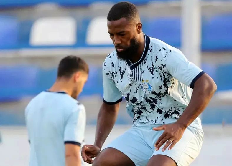 عرض اندام خارجی‌ها در تمرین استقلال