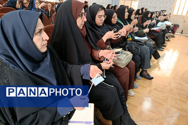 برگزاری کارگاه آموزشی ویژه مربیان پیشتاز ناحیه ۴ شیراز 