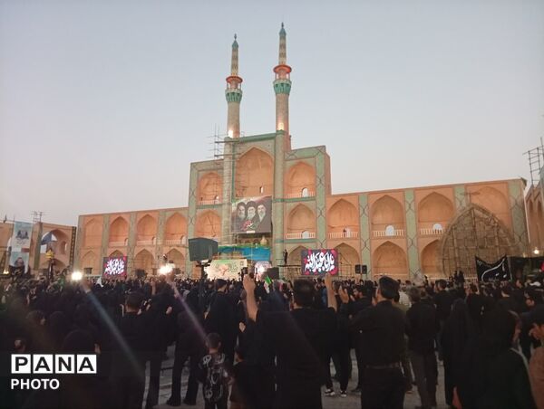 طنین «یا حسین» در امیرچقماق؛ میثاق دوباره ی عاشوراییان یزد با راه شهدا