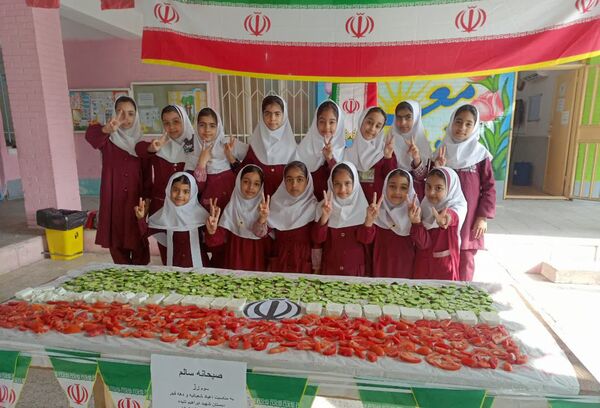 مراسم «صبحانه سالم»  در دبستان دخترانه شهید ابراهیم تنیده بندرعباس