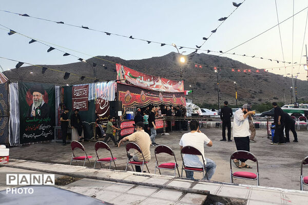 پذیرایی از زائران رضوی در مسیر بازگشت؛ خدمت بی‌منت در موکب «رهبر شهیدم»