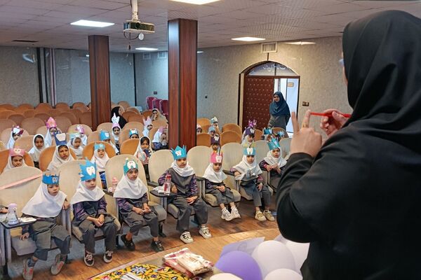  جشن دندان شماره شش دبستان آیت‌الله خامنه‌ای