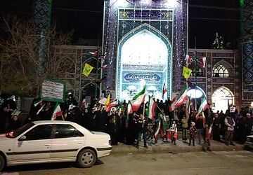 تجمع خودجوش مردم نیشابور همراه با خواندن دعای توسل 