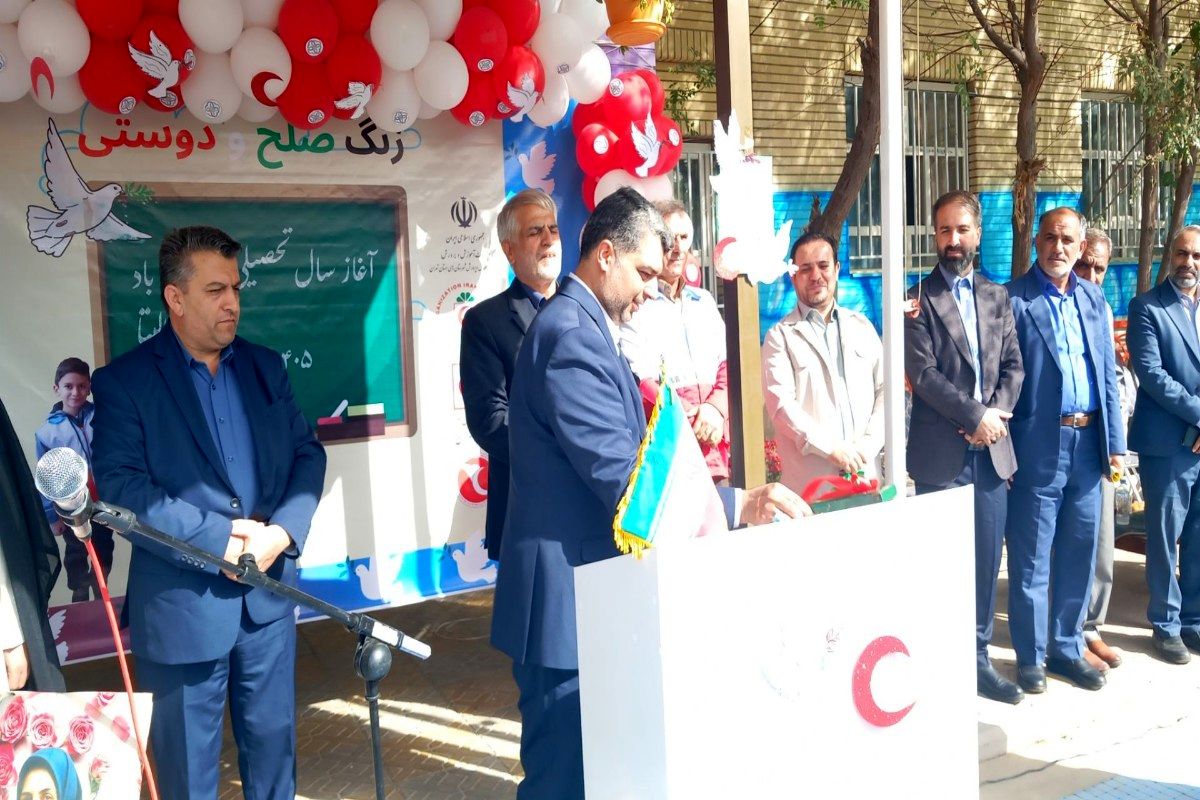 زنگ صلح  و دوستی در دومین روز از سال تحصیلی در مدرسه شاهد ائمه اطهار پاکدشت نواخته شد 