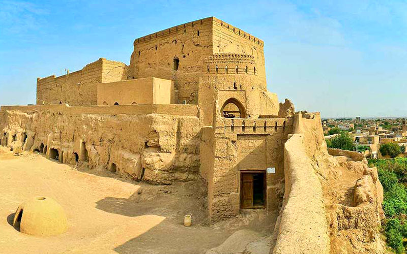  نارین قلعه میبد، یکی از قدیمی‌ترین قلعه‌های خشتی ایران