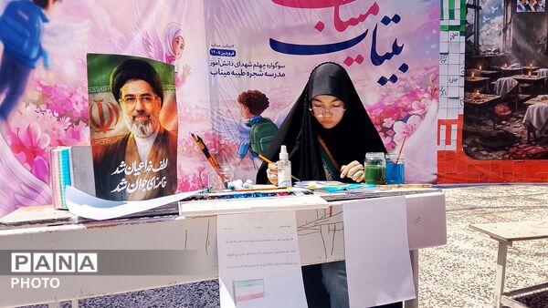 حضور فرهنگیان و دانش‌آموزان منطقه ۱۰ در مراسم چهلم شهدای دانش‌آموز شهر میناب