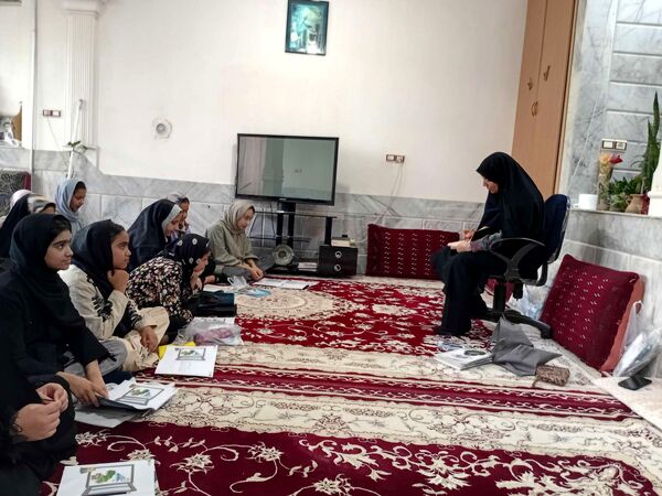 کلاس‌های اوقات فراغت دانش آموزان در روستای نقاب
